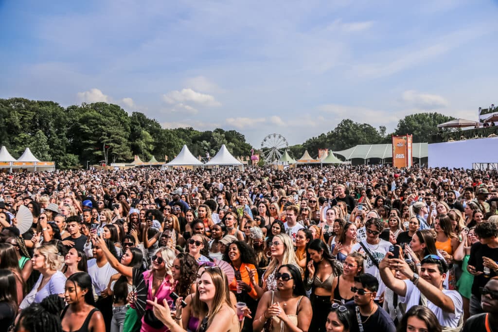 Live Muziek Zuiderparktheater tijdens het openluchtfestival in het Zuiderparktheater Den Haag